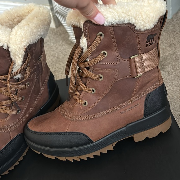 Sorel boots - Picture 3 of 5